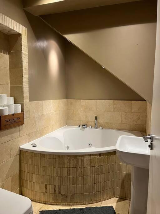 Gorgeous 2 Bed Loft Style Apartment Μάντσεστερ Εξωτερικό φωτογραφία